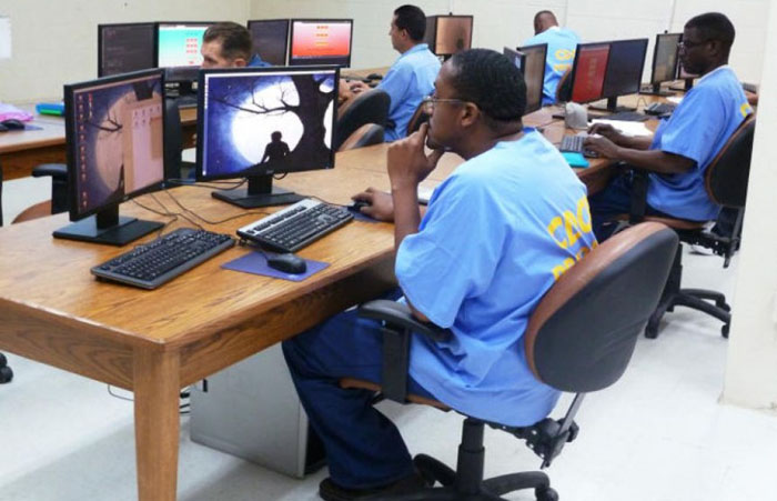 Обучение компьютерной грамотности в тюрьме Сан-Квентин