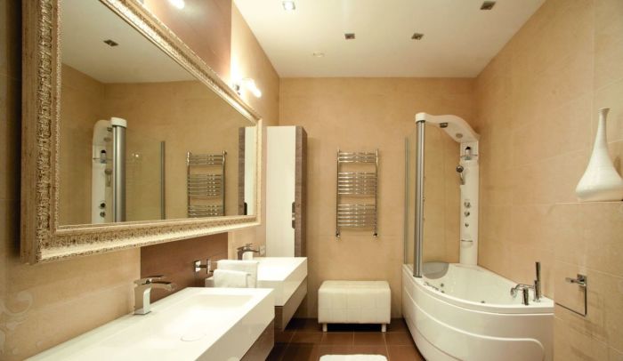 В просторной ванной комнате важную роль играет цвет и правильно подобранный геометрический дизайн.