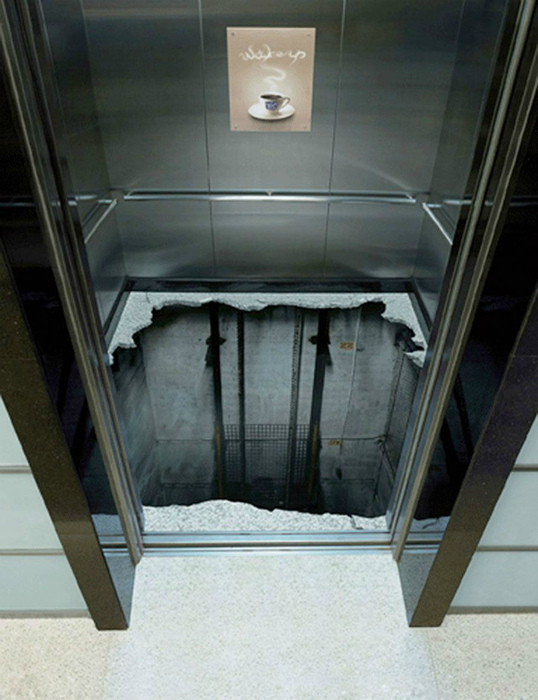 3D пол в лифте.