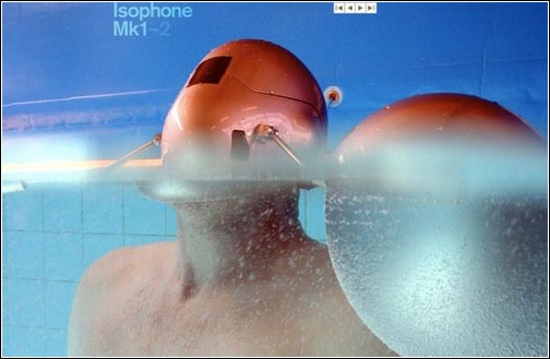 Isophone – телефон, изолирующий от окружающего мира.