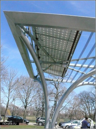 Солнечная заправка для электромобилей в Чикаго.