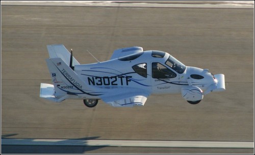 Летающий автомобиль Terrafugia Transition.