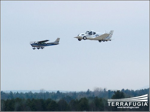 Летающий автомобиль Terrafugia Transition.