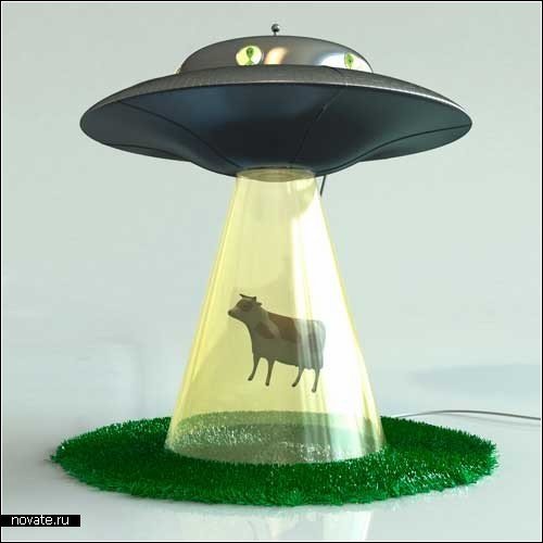 Инопланетная лампа-похитительница коров. Alien Abduction Lamp от дизайнера Лассе Кляйна (Lasse Klein)