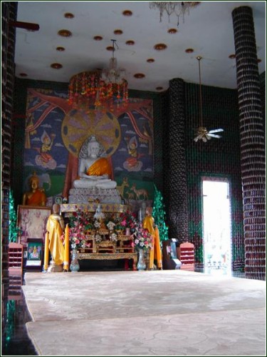 Бутылочный храм тайских монахов
