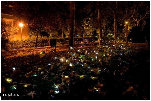 Светящаяся гирлянда из листьев – инсталляция от Luzinterrupus