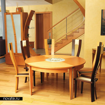 Раздвижной круглый стол от Braun Woodline