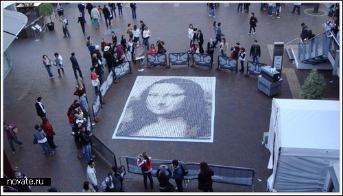 Мона Лиза из более чем 3,500 чашек кофе