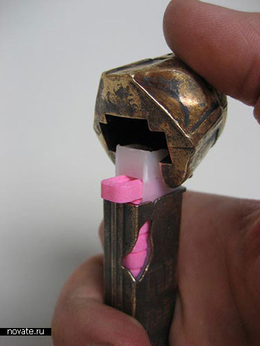 Дозатор конфет PEZ из бронзы в форме Дарта Вейдера