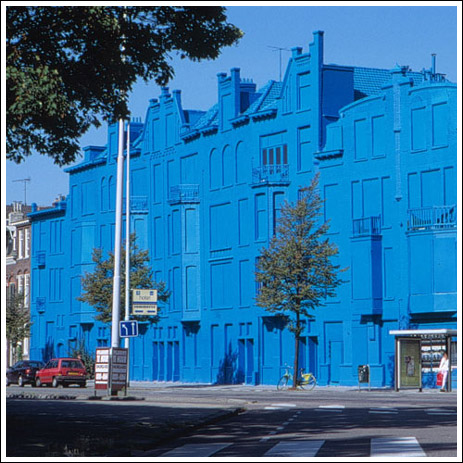 Голубое здание в Голландии