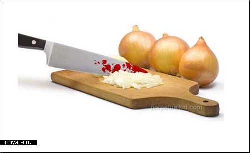 Кровавый кухонный нож