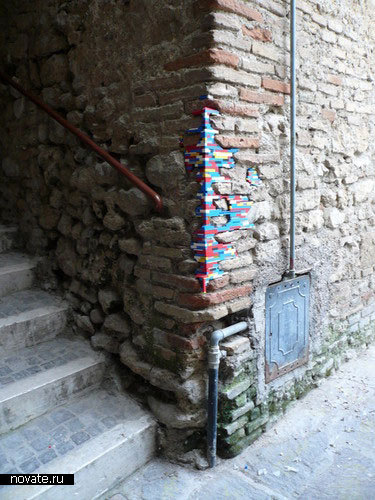 Стены города из кубиков Лего (Италия)