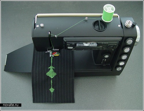 Швейная машинка, которая шьет звук