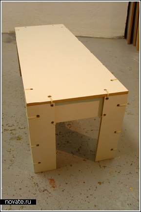 Удивительно устойчивый «зашнурованный» стол