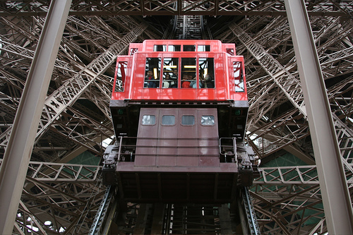 Лифт в Эйфелевой башне, Франция