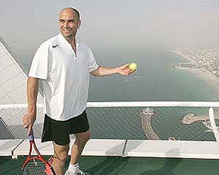 Теннисный корт в Burj Al Arab in Dubai, ОАЭ