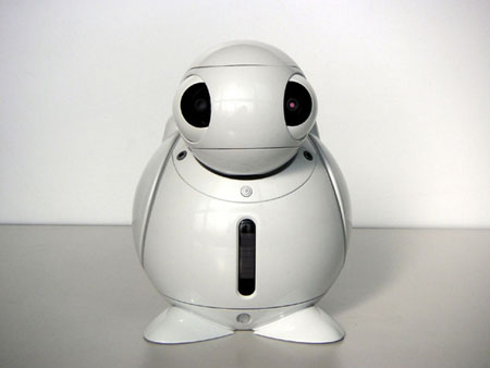 Маленький робот ApriPoko запоминает команды и дистанционно управляет устройствами