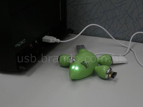 Мышь подключенная к компьютеру - USB-хаб