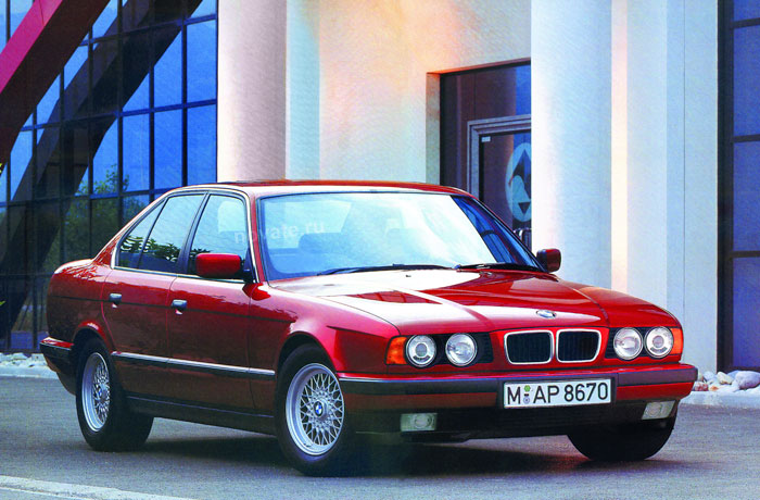 Седан BMW E34. Литые диски с характерным для 1992 года рисунком / Изображение Novate.ru