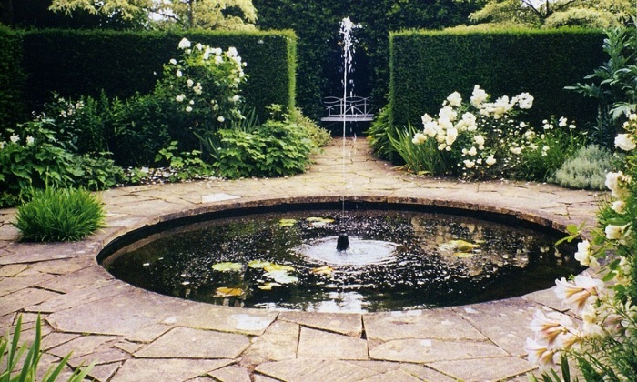 Садовый фонтан своими руками - простота и красота