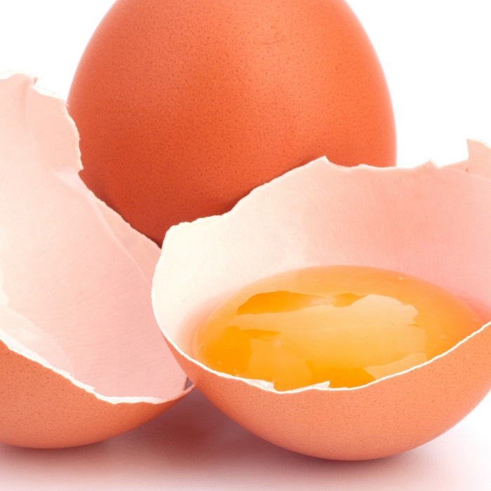 Маска-пленка из яйца отлично очистит кожу 