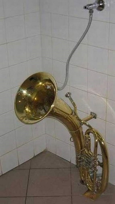 Туалет-саксофон