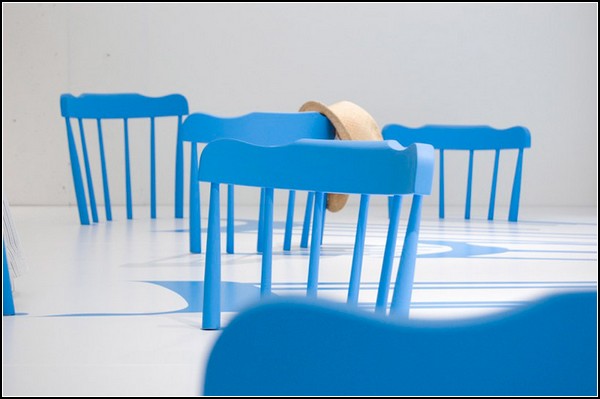 2D/3D Chairs, инсталляция из двухмерно-трехмерных стульев