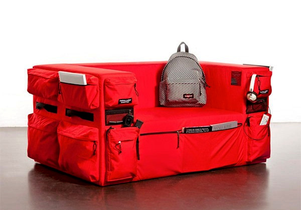 Eastpak Pocket Sofa, дизайнерский диван-рюкзак с множеством карманов