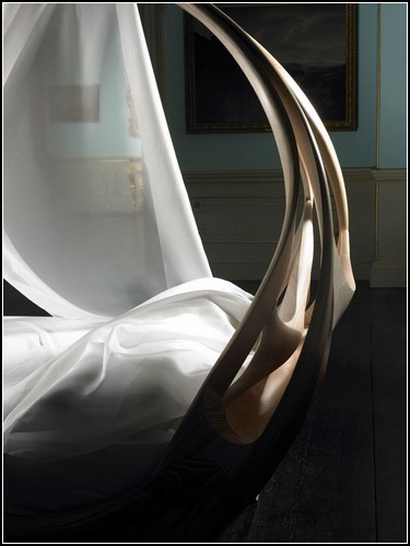 Enignum Canopy Bed. Кровать с воздушным балдахином