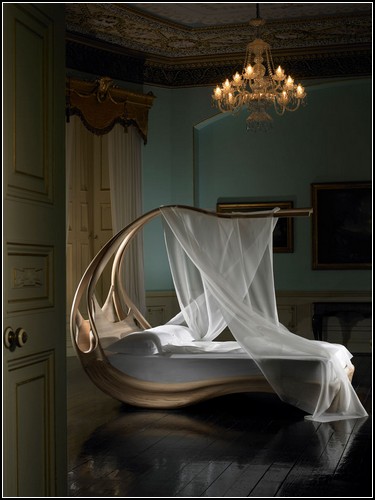 Enignum Canopy Bed. Кровать с воздушным балдахином