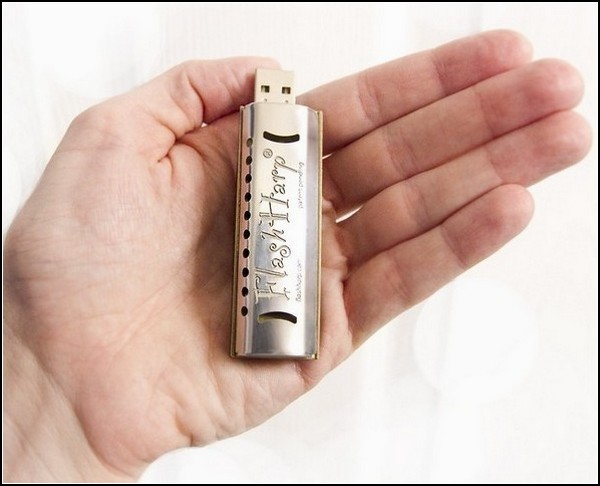 Музыкальная usb-флешка FlashHarp со встроенной губной гармошкой