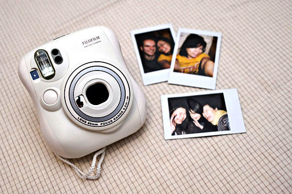  FujiFilm 25 Instax Mini для моментальных мини-фотографий
