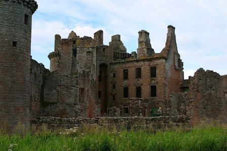 Замок-крепость на юго-западе Шотландии