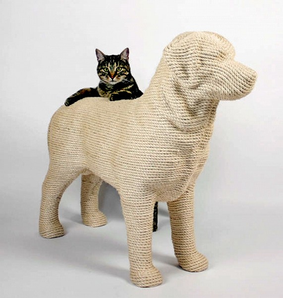  Lumpi: креативная когтеточка для кошек в виде большой собаки 