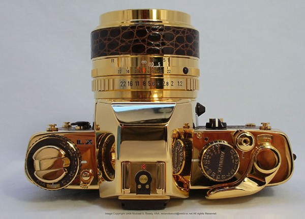 Pentax LX Gold, штучная модель золотого фотоаппарата к юбилею компании