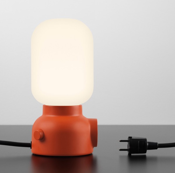 Настольная лампа Plug Lamp с интегрированной розеткой