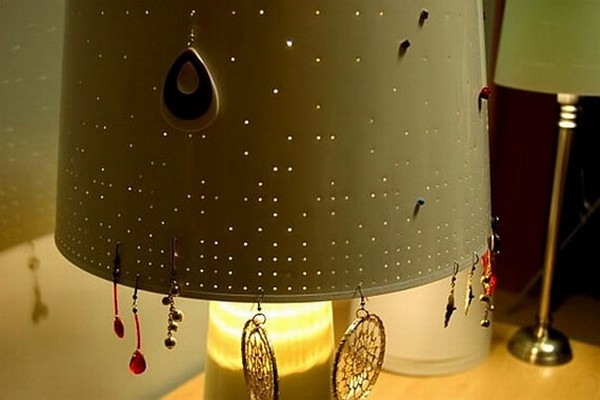 Дизайнерский светильник Sophia Lamp как хранилище для сережек