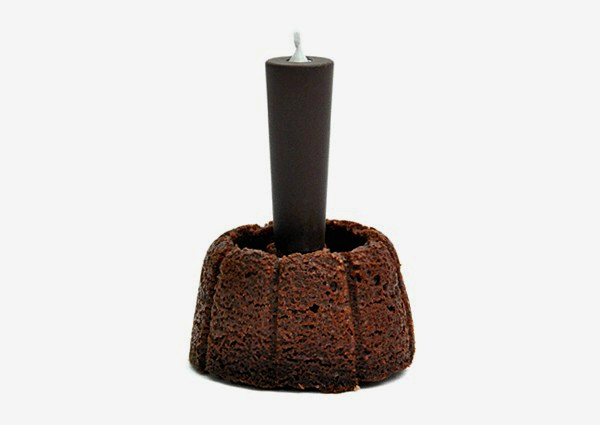 Шоколадная свеча как начинка для кекса