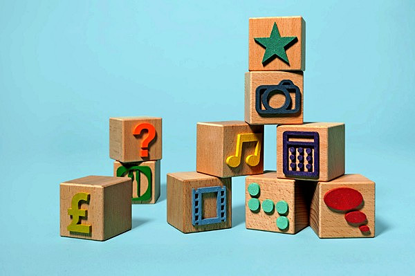 Деревянный iPhone, концепт детских кубиков нового образца