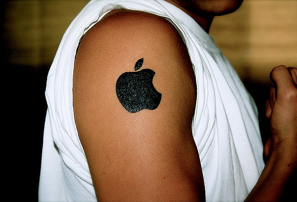 iТату в виде Apple logo