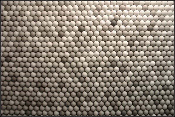 Комната из 25.000 мячиков для пинг-понга