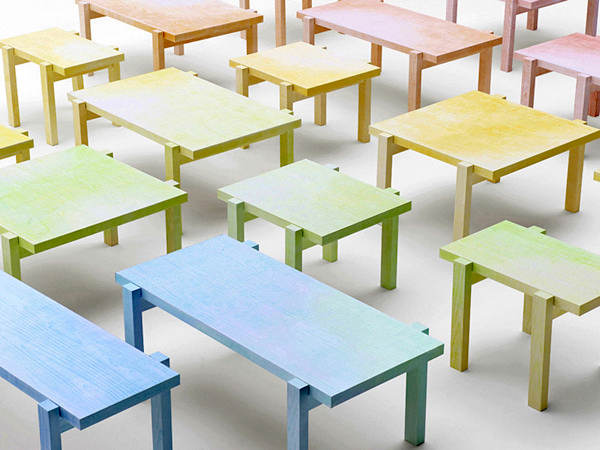 Столы, раскрашенные карандашами. Коллекция арт-мебели от Nendo