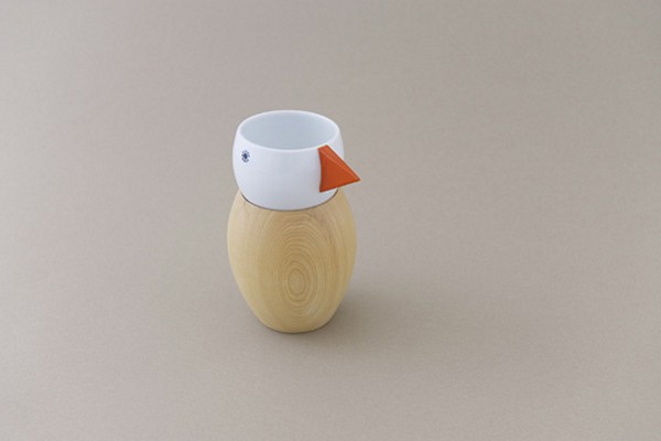 Керамическая чашка на деревянной подставке. Птичка Cooffee от  Mina Perhonen