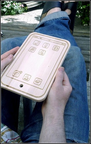 Деревянный iPhone для поваров. Прикольная iPhone Cutting Board