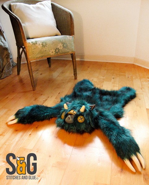 Шкура неведомой зверушки. Необычный ковер Monster skin rug