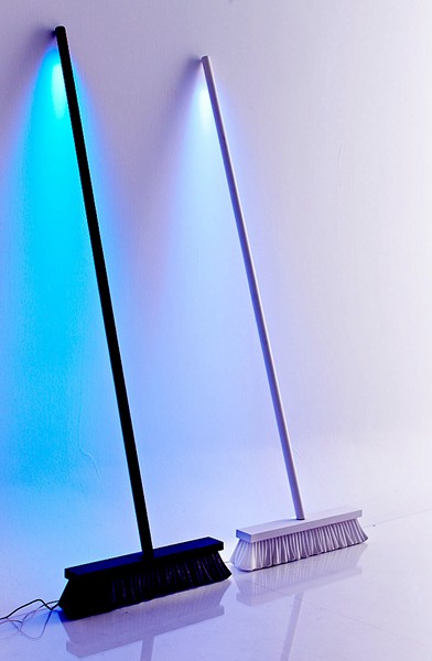 Moodbroom Lamp, светодиодная лампа в виде метлы