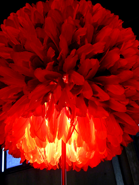 Светильник в гусиных перьях. O.T.Tosa Lamp от Pluma Cubic