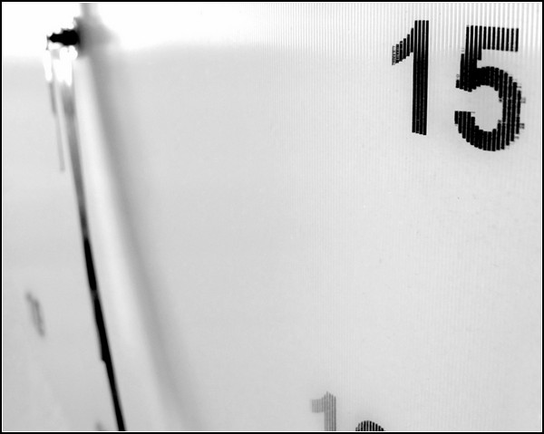 *Переливающиеся* часы AM/PM Wall Clock, которые показывают и 12 часов, и 24