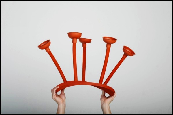 Rubber Table: резиновый стол с ножками-вантузами