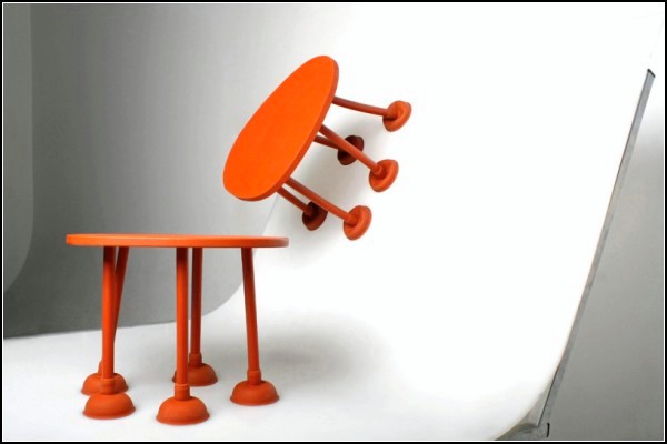Rubber Table: резиновый стол с ножками-вантузами